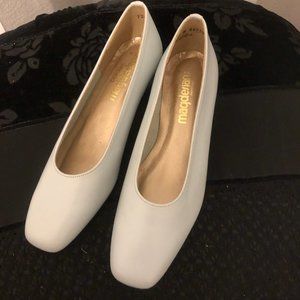 EUC Vintage Mint Leather Pumps